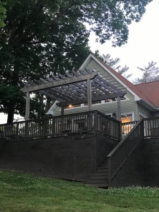 Driftwood Cottage With Hot Tub On Lake Cumberland Russell Springs Exterior foto